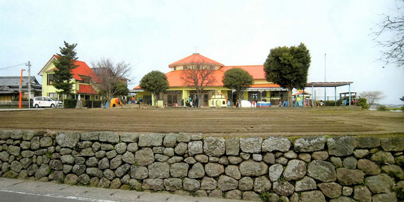 園庭の前半分はニンジン畑でした