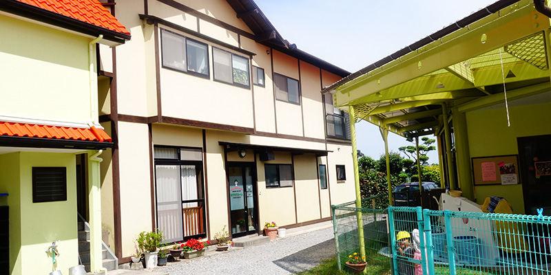 もりもりルーム(1F)は、本園舎とは別棟です