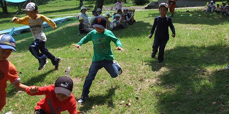 キャンプ・自然の中では野生児になろう